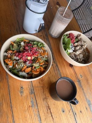 Fresh Bowl (left) and Mole Bowl (right)  at Etnofood in Oaxaca
