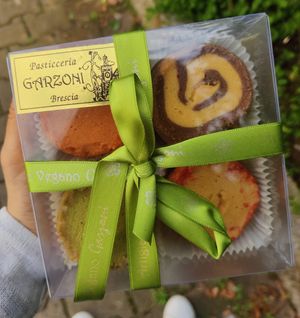 Confezione regalo biscotti vegani at Pasticceria Caffetteria Garzoni in Brescia