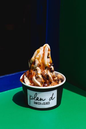 "Snickers" Sundae at Plan D - DWICH & Glace in Paris