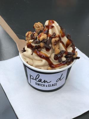 Snicker sundae  at Plan D - DWICH & Glace in Paris
