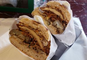 Dwich brun - fried portobello mushroom & pepper sauce #Veganuary at Plan D - DWICH & Glace in Paris
