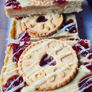 Jammy Dodger Blondies at Munchie Mummy's in Bolton