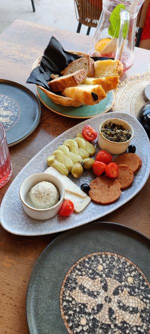 Vegan appetizers at Salt & Pepper in Medulin