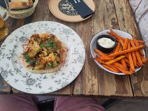 Cauliflower roasted on hummus with pea-greens. Sweet potato fries with vegan aioli (optional) at Salt & Pepper in Medulin