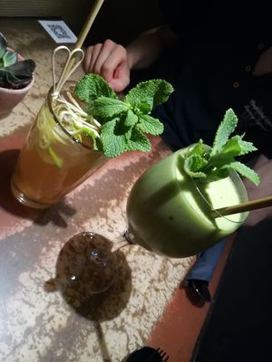 Ice tea and detox green at Citta in Hamburg