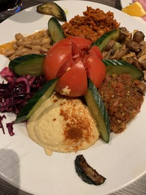 Vegan starter plate for two at Ela Restaurant in Kempen