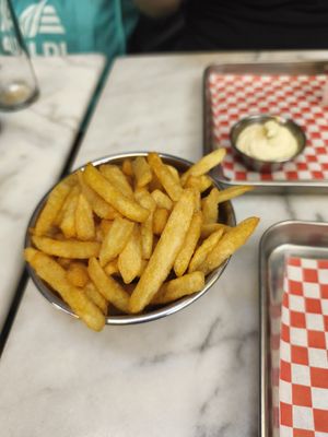 Fries at Kitsune Burgers in Brussels