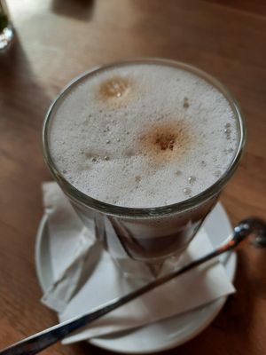Latte Machiato mit Hafermilch at Hans im Glück in Kiel