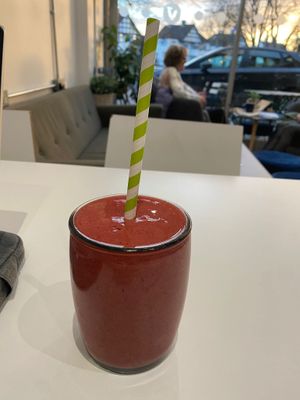 Raspberry twist smoothie at Vunch in Bromley