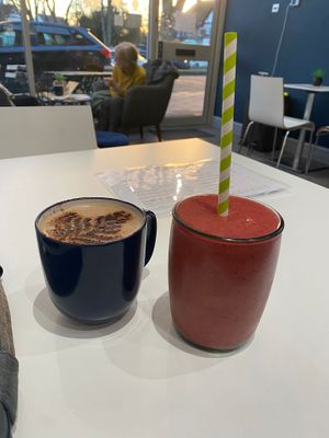 Oat hot chocolate & raspberry twist smoothie at Vunch in Bromley