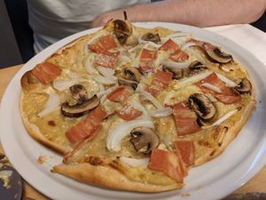 Pizza carbonara at A Flama in Zaragoza