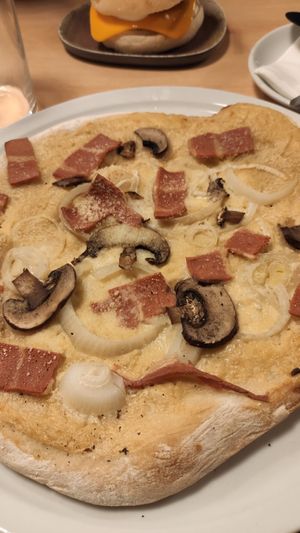 La pizza "carbonara" vraiment divine at A Flama in Zaragoza