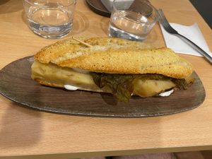 Omelette sandwich with green peppers at A Flama in Zaragoza