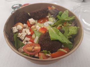 Take away / Mediterranean salad + falafel at A Flama in Zaragoza