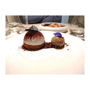 Titatisù! Mi è piaciuto molto. La pallina di gelato un po' meno, forse per il gusto "affumicato", non saprei. at Linfa in Milan