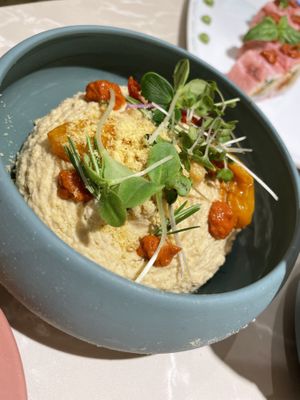 Hummus, they also brought us some crackers and bread    at Linfa in Milan