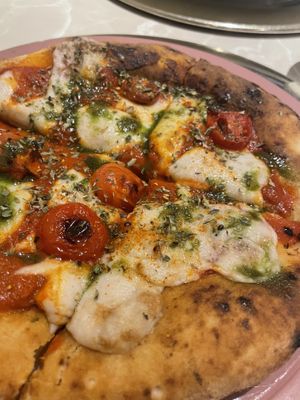 “her majesty” pizza  at Linfa in Milan