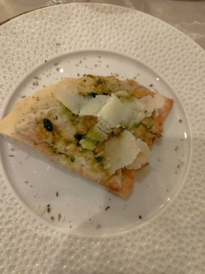 Focaccia gluten free con formaggi e pere e olio al basilico at Linfa in Milan
