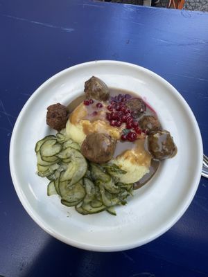 Vegibullar, Kartoffelstampf, Mittel  at Möllers Köttbullar - Köpenicker Str. in Berlin