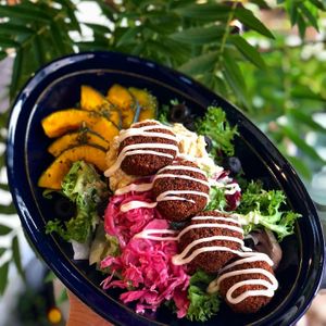 팔라펠샐러드볼 at Retro33 - 레트로33 in Yongin