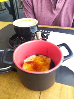 Postre de frutos rojos at Els del Mig in Olot