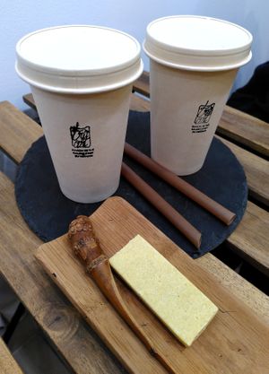 Warm milk teas w/tapioca + Mungo dessert at Trà Art in Paris