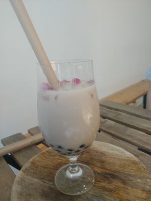 Bubble tea  la vie en rose at Trà Art in Paris