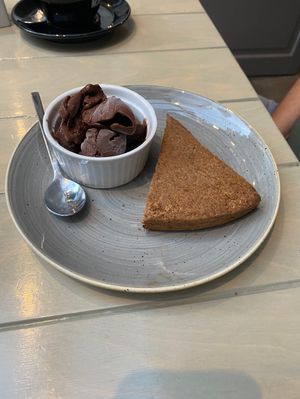 Apple pie with vegan chocolate ice cream at Mother Earth in Mykonos