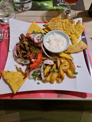 Mushroom gyros with vegan tzatziki at Mother Earth in Mykonos