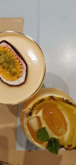 Cocktails Pornstar et Mai Passion at Mother Earth in Mykonos