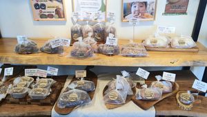 display of bakery items at Dolmen Bakery - 돌멘베이커리 in Sinjeong