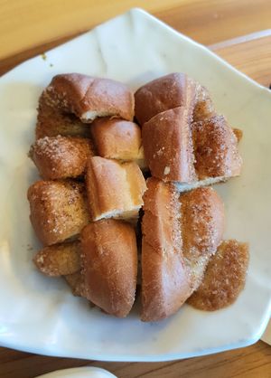 cinnamon bun - served cut at Dolmen Bakery - 돌멘베이커리 in Sinjeong