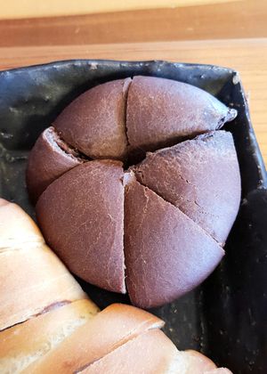 chocolate bread - served cut at Dolmen Bakery - 돌멘베이커리 in Sinjeong