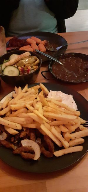 "Wildgulasch" und "Gyrosteller" at Haus No. Sieben in Wilhelmshaven