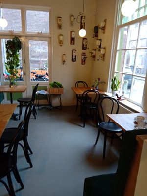 Indoor seating at Lisa's Deli in Zwolle