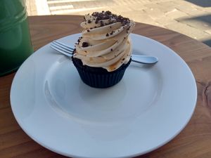 Salted caramel cupcake at Lisa's Deli in Zwolle
