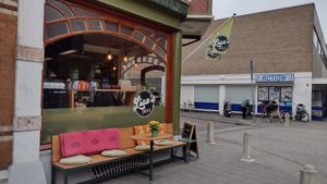 Outside seating at Lisa's Deli in Zwolle