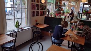Indoor seating at Lisa's Deli in Zwolle