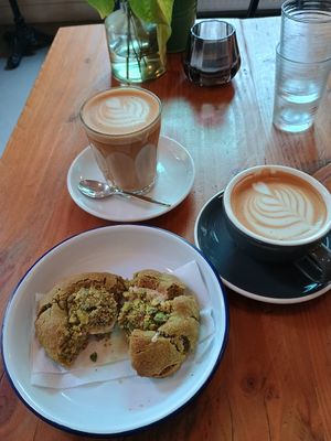 Latte and cappuccino with oat milk 🌾 + two half eaten matcha cookies 🍵🍪 at Lisa's Deli in Zwolle
