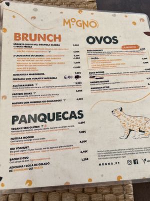 Logo vegan clairement visible sur le menu  at Mogno in Olhao