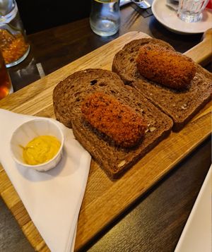 Bruin brood + 2 groente kroketten at De Broodplank in Gorinchem