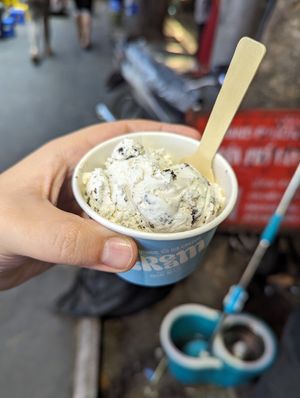 Vanilla oreo at Kem 2Cream - Hoan Kiem Lake in Hanoi