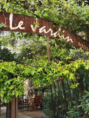 Pour diner un peu à l'écart de l'agitation de la ville at Le Jardin in Hyeres
