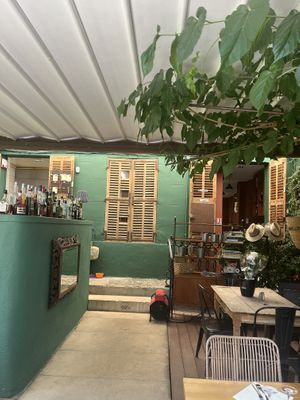 Joli cadre   at Le Jardin in Hyeres