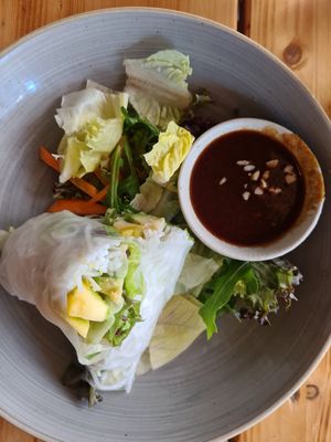 Sommerrolle mit Avocado und Mango at Lôc Vegan in Mainz
