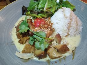 Vegane Ente mit Curry at Lôc Vegan in Mainz