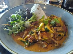 Vegan chicken curry at Lôc Vegan in Mainz