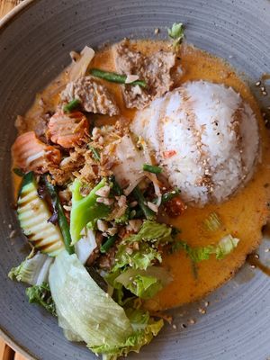 Curry mit Veggie Hühnchen at Lôc Vegan in Mainz