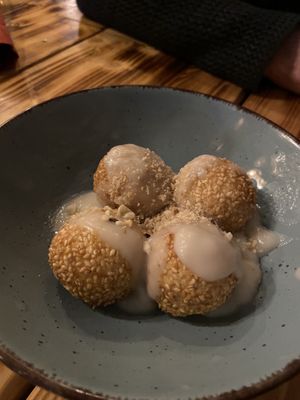 Sesambällchen zum Nachtisch  #Veganuary at Lôc Vegan in Mainz