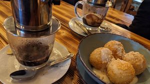 Sesame Balls and Vietnamese coffee at Lôc Vegan in Mainz